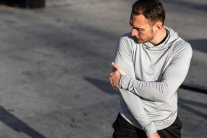 ¿Es bueno hacer ejercicio con sudadera?